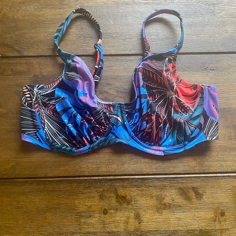 Swimsuit top size medium floral